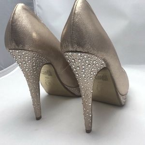 Mariah Carey-sz 9 Crystal Adorned Gold Heel